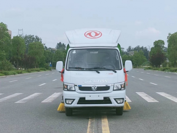 國(guó)六東風(fēng)途逸3方掃路車