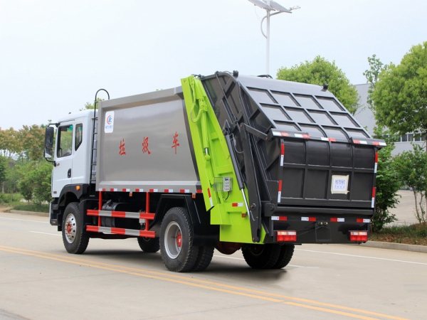 10立方東風(fēng)D9 壓縮垃圾車(chē)