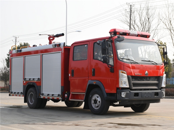 重汽輕卡4噸水罐消防車(chē)