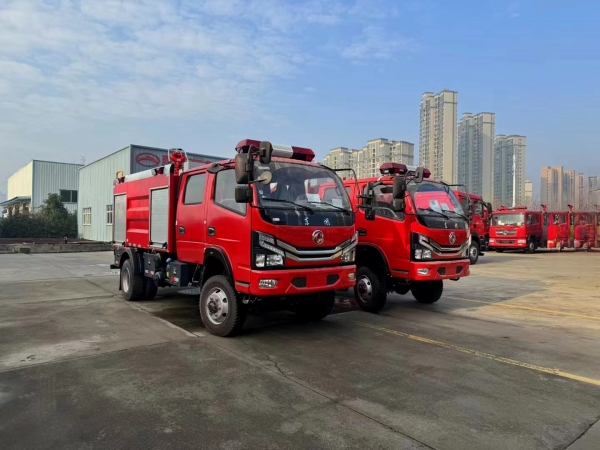 四驅(qū)東風(fēng)4噸水罐消防車