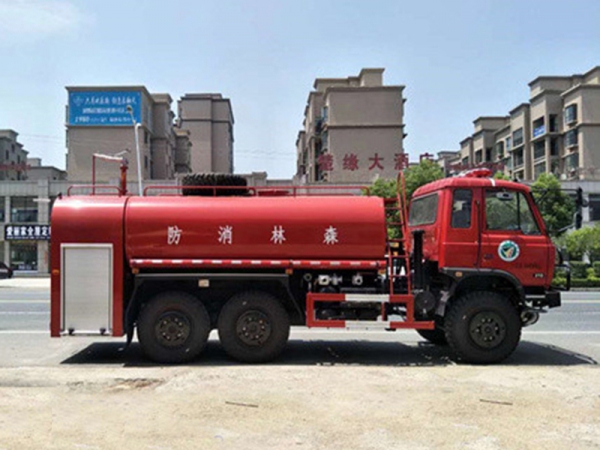 東風(fēng)六驅(qū)12噸森林消防車