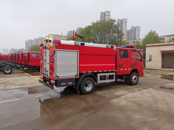 3噸水罐消防車