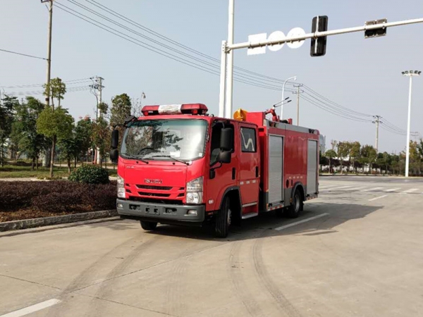五十鈴3.5噸水消防車(chē)