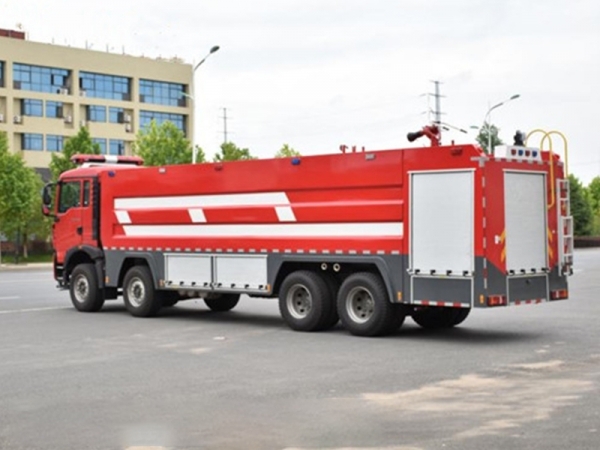 重汽豪沃24噸泡沫消防車