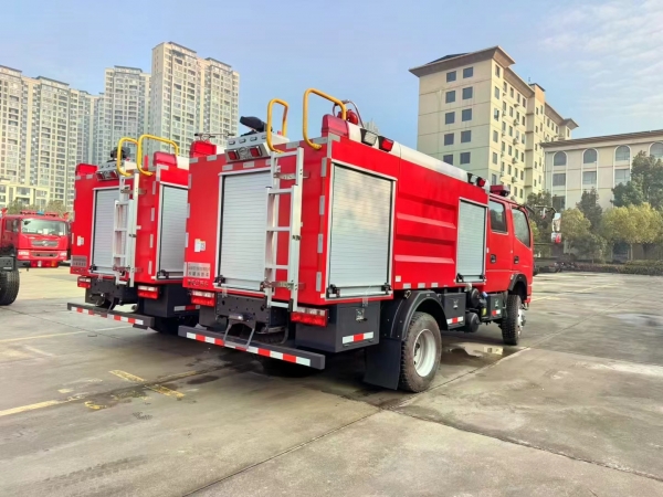 四驅(qū)東風(fēng)4噸水罐消防車