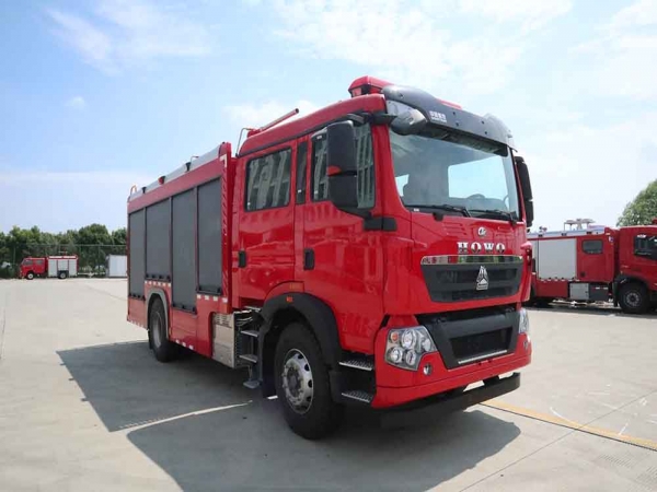 4方純干粉消防車