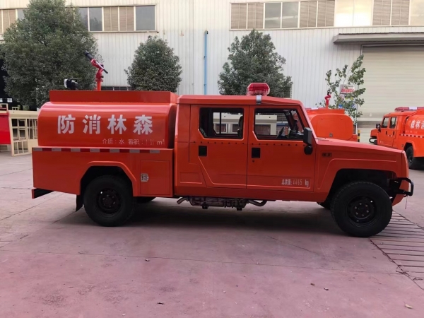 勇士1.5噸雙排供水車